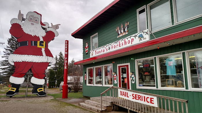 Santas Motel - Santas Workshop Photo (newer photo)